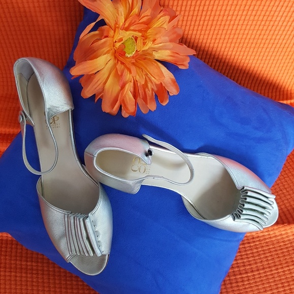 Barneys New York Shoes - NWOT Barneys New York Ruffle Sandal